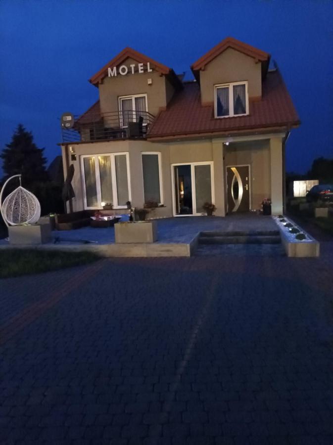 White House - Pokoje Goscinne Radom Exteriér fotografie